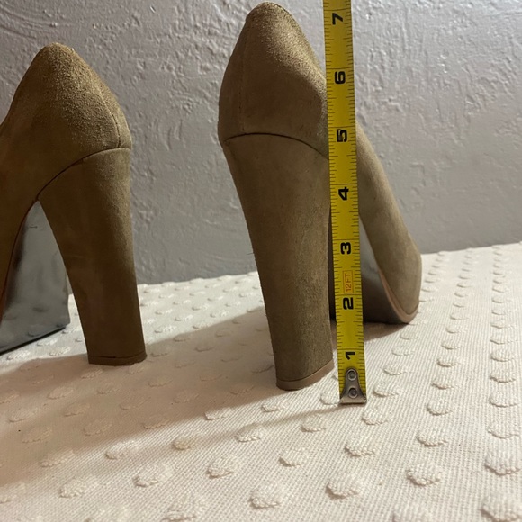 STEVE MADDEN Serrina Taupe Suede Pump - Picture 16 of 16